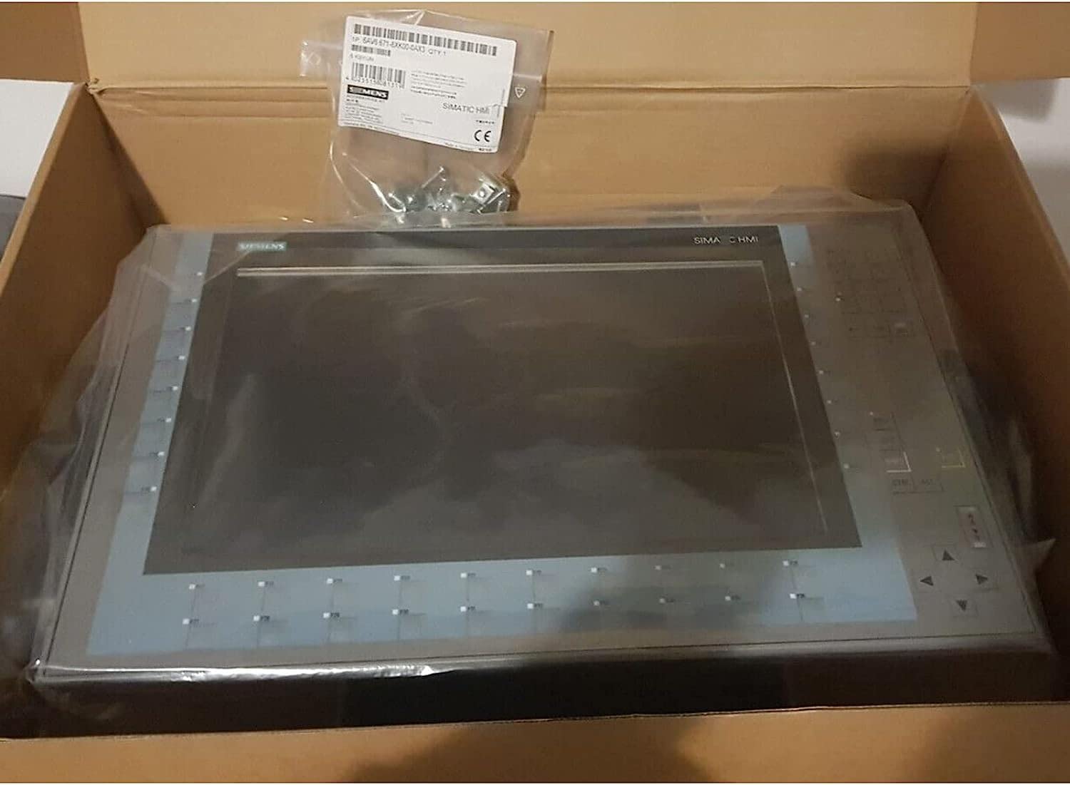 6AV2124-1QC02-0AX1HMI KP1500 Comfort, Comfort Panel, Key Operation, 15" Widescreen TFT Display 6AV2 124-1QC02-0AX1