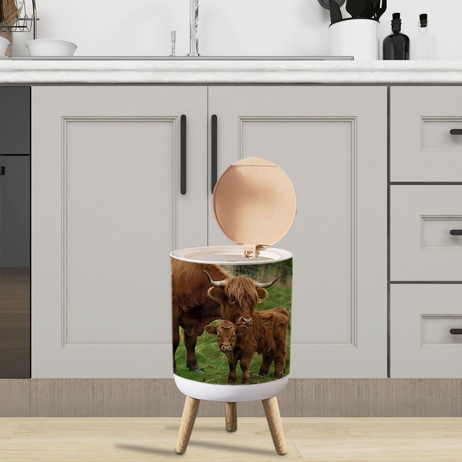 LGCZNWDFHTZ Small Trash Can with Lid for Bathroom Kitchen Office Baby Highland Cattle her mom Garbage Bin Waste Basket Decorative 1.8 gallons, 14x9inch