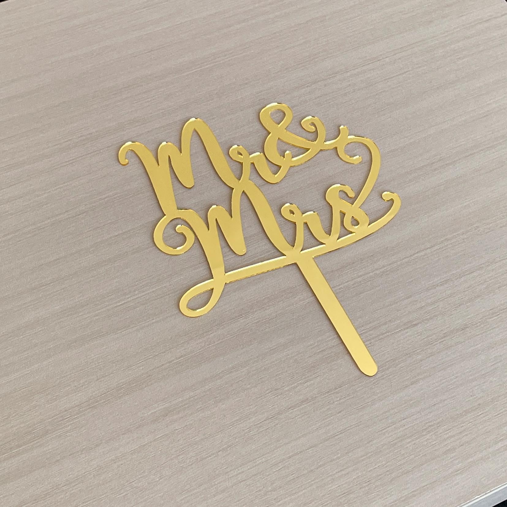 OIXCMNJQ Mirror Gold Mr & Mrs Cake Topper - Bride and Groom Cake Topper, Wedding Anniversary Bridal Shower, Engagement Decorations, Wedding Party Decorations Supplies, Acrylic