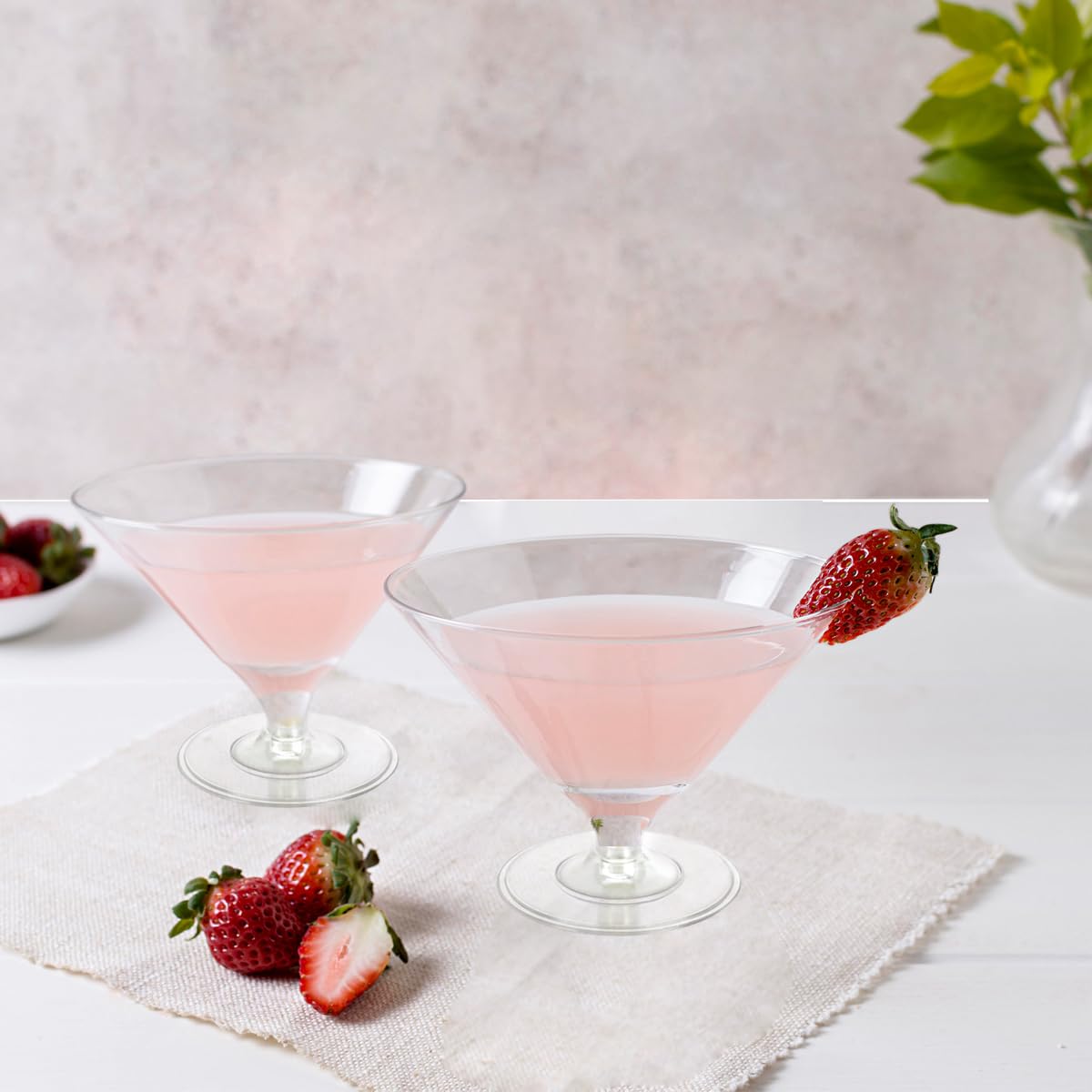 Cashger 100 Pack Plastic Martini Glasses 5 Oz Mini Dessert Cups Clear Cocktail Glasses with Cocktail Sticks Clear Short Stem Shot Glasses for Party Wine, Desserts and Appetizers