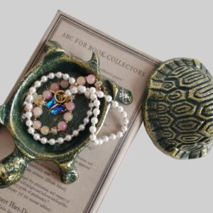 BSTWISH Cast Iron Turtle Key Hider - Spare Key Holder - Garden Decoration Turtle, Jewelry Trinkets Box for Key, Ear Studs, Ring, Paper Clip (Antique Green)