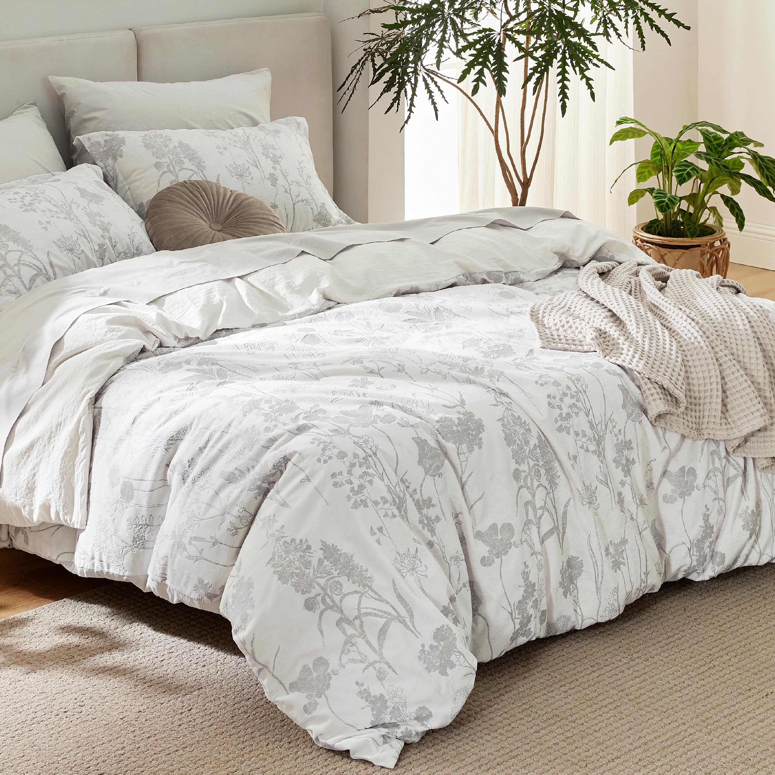 Bedsure Flannel Velvet Duvet Cover King Size, Ultra Soft Breathable Fluffy Fleece Comforter Cover Set, All Season Cozy Floral Duvet Cover with Zipper Closure, 3 Pieces Set, Cream White