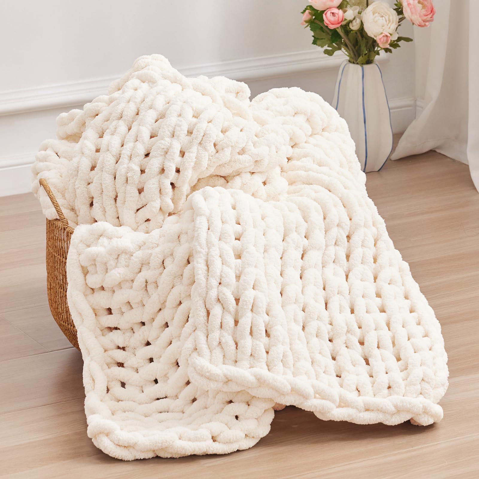 Negwoo Chunky Knit Throw Blanket, 30''*40'' Knitted Throw Chenille Blankets for Bed Couch, Handmade Cream Crochet Blanket Thick Blanket for Kids, Machine Washable Cute Comfy Blanket for Home Decor