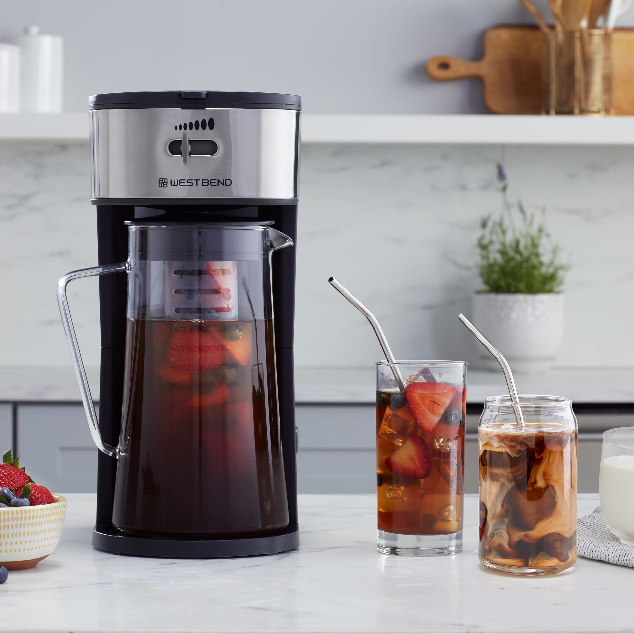 West Bend IT500-W Coffee Iced Tea Maker Includes an Infusion Tube to Customize The Flavor, Features Auto Shut-Off, 2.75-Quart, Black