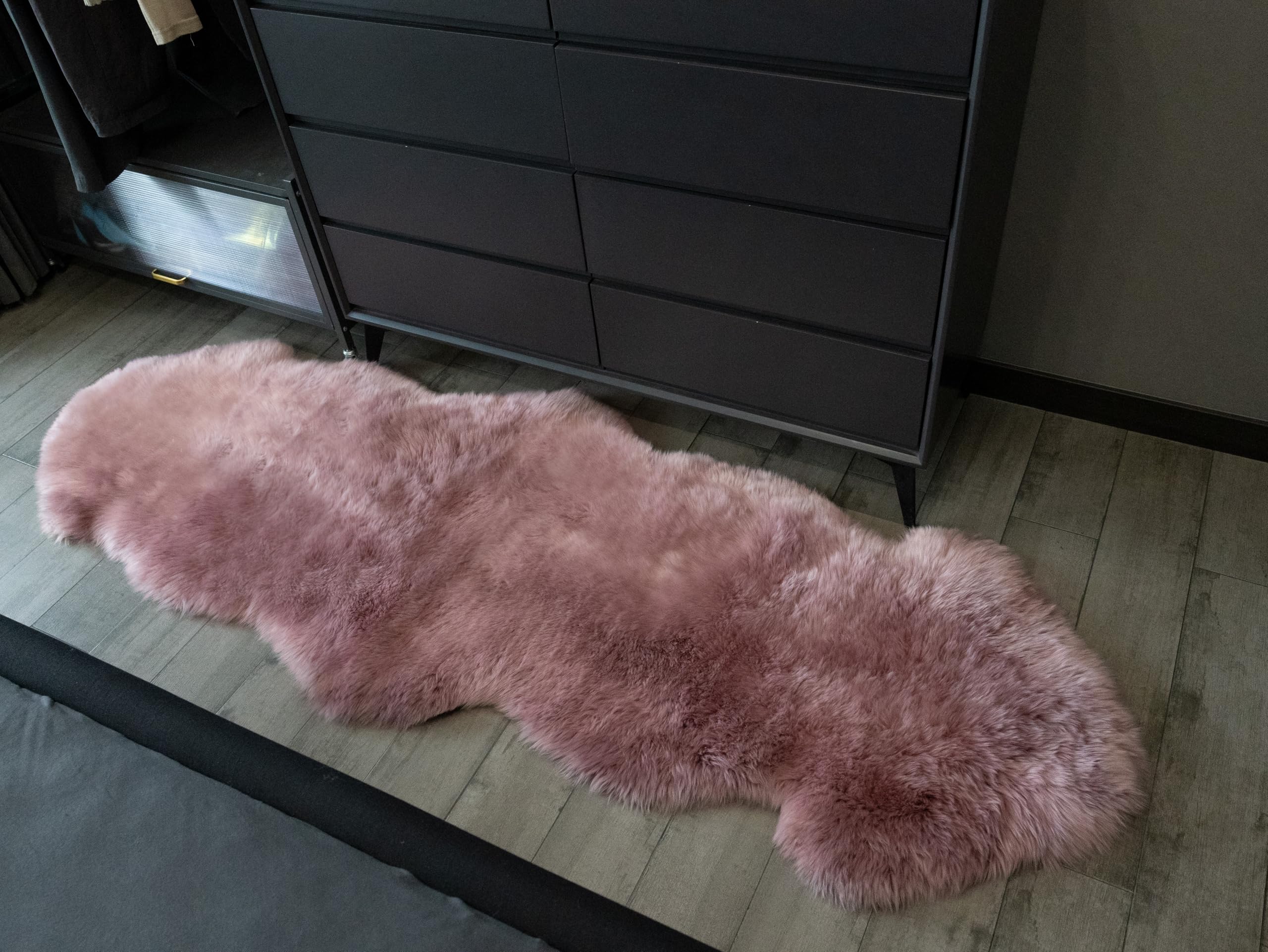 AGFNGE Sheepskin Rug, Fluffy Shag Area Rug, Super Soft 24” x 72“ Sheepskin Hair Rug,Peachy-Pink Pile Rug, Decorative Throw Rugs for Bedrooms, Children's Rooms, Living Rooms (Peachy-Pink, 24" x 72")