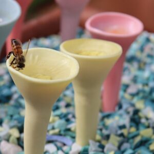 NEINUO Bee Insect Drinking Cup,Bee and Hummingbird Feeder,Suitable for Garden Hummingbird Drinking Cups. (Blue)