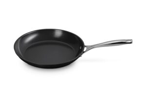 le creuset essential non-stick ceramic shallow frying pan, 11"