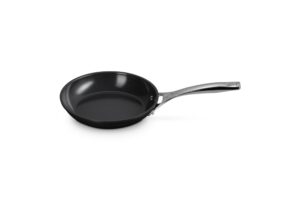 le creuset essential non-stick ceramic shallow frying pan, 8 "