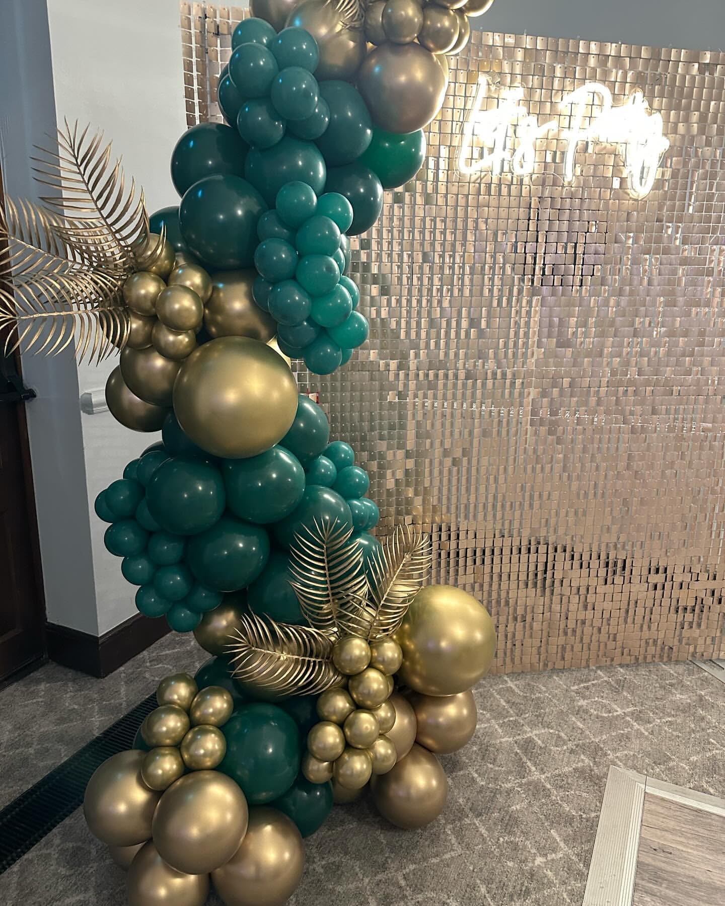 ADOINBY Green and Gold Balloon Arch Kit, 201Pcs Explosion Star Emerald Dark Green Metallic Gold Latex Balloon Garland kit, Different Size Balloons for Birthday Baby Shower Jungle Party Decoration