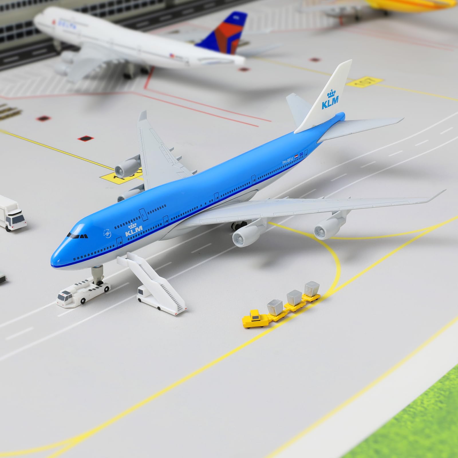 QIYUMOKE 747 NL-KLM Airplane Model Kits -1/300 Boeing 747 Diecast Metal Model Plane for Adult (with Stand) Airlines Model for Aviation Enthusiasts Gifts or Display Collections -8 inches L