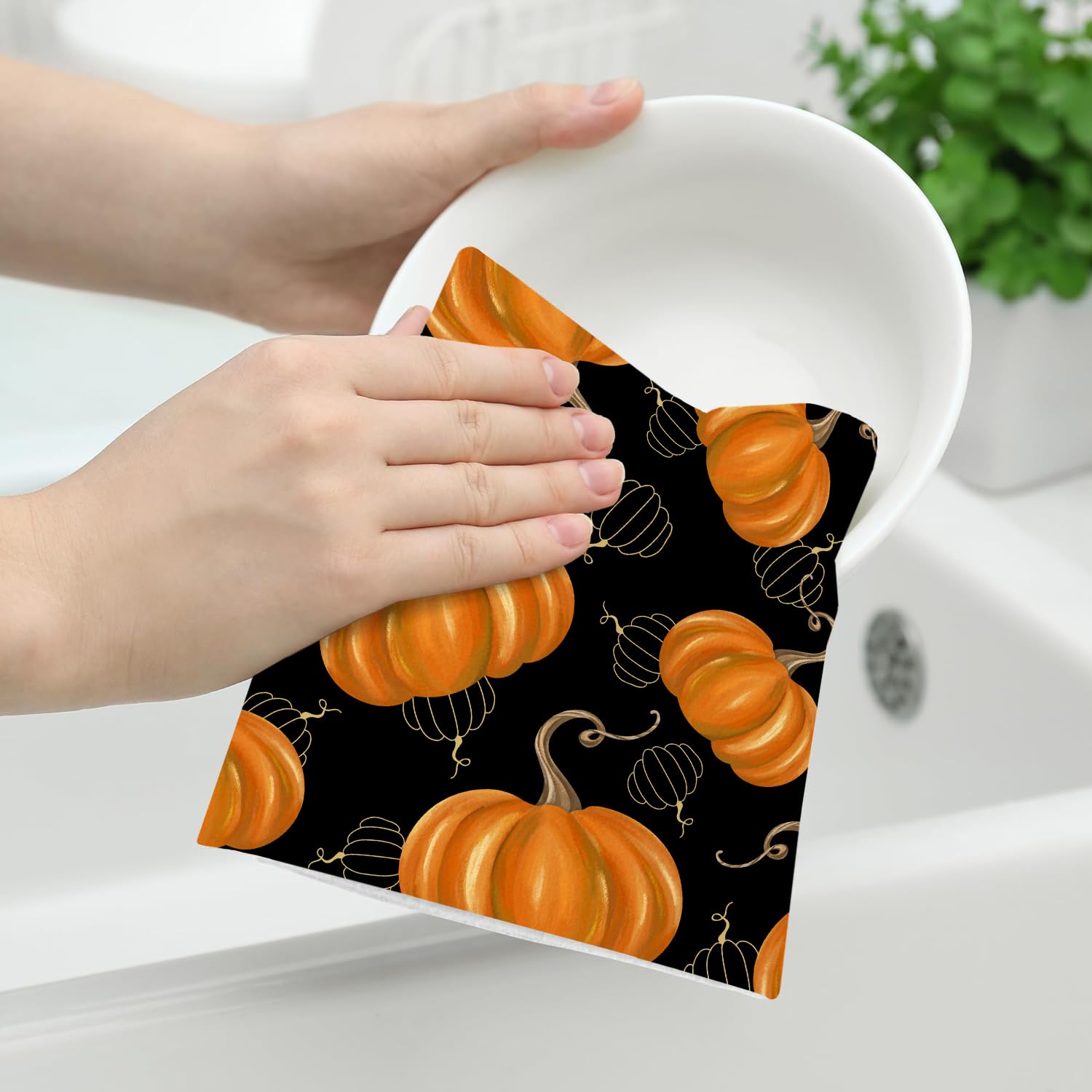 Fall Thanksgiving Pumpkin Kitchen Dish Towels Set of 2, Autumn Maple Leaves Absorbent Dish Cloths for Washing and Drying Dishes, Hand Towels for Bathroom, Tea Towels for Kitchen, 18x26