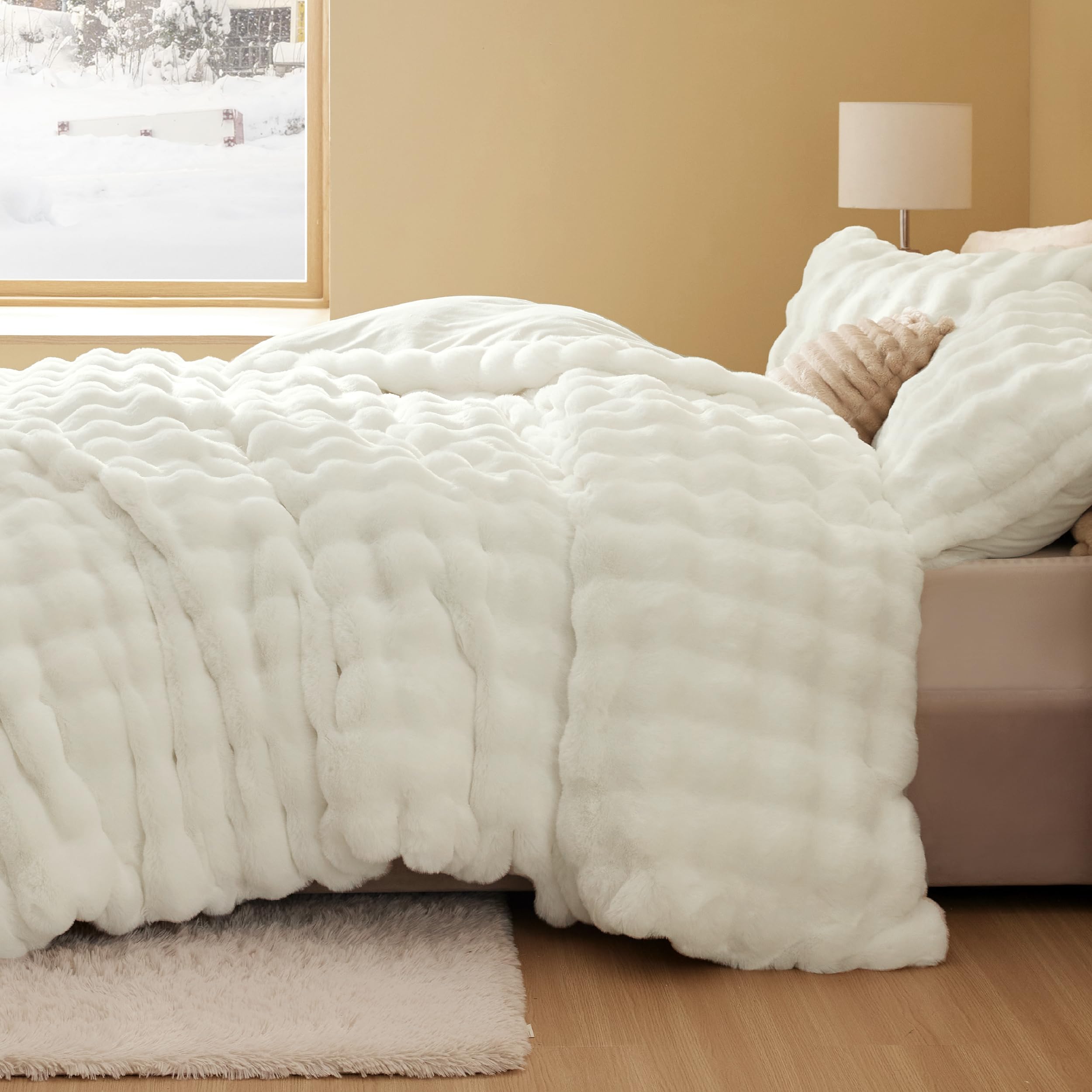 Bedsure Luxurious Faux Fur Duvet Cover King Size Set - Ultra Soft & Fluffy & Cozy & Warm - Elegant Shaggy Bubble Design Bedding with Duvet Cover and Pillow Shams, Coconut White