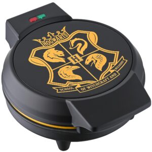 warner brothers harry potter round waffle maker by select brands - ceramic coated cooking plates - imprints hogwarts crest on waffles, black and gold, wbh-250wm