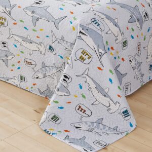 Beach Bedding Kids Twin Size Quilt Set Shark Quilt Bedding Summer Cool Lightweight Quilt Coastal Bedding Reversible Quilt Bedspread Ocean Quilt Grey Shark Animal Quilts Coverlet with Pillow Shams