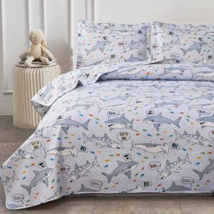 Beach Bedding Kids Twin Size Quilt Set Shark Quilt Bedding Summer Cool Lightweight Quilt Coastal Bedding Reversible Quilt Bedspread Ocean Quilt Grey Shark Animal Quilts Coverlet with Pillow Shams