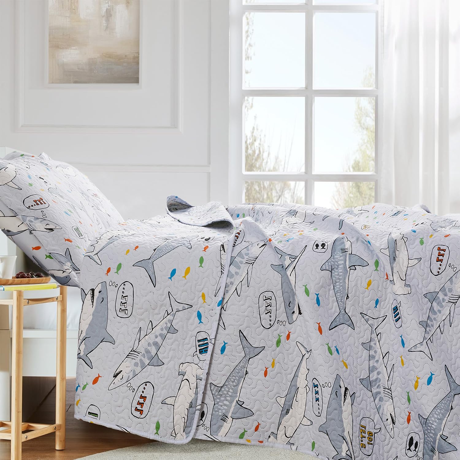 Beach Bedding Kids Twin Size Quilt Set Shark Quilt Bedding Summer Cool Lightweight Quilt Coastal Bedding Reversible Quilt Bedspread Ocean Quilt Grey Shark Animal Quilts Coverlet with Pillow Shams