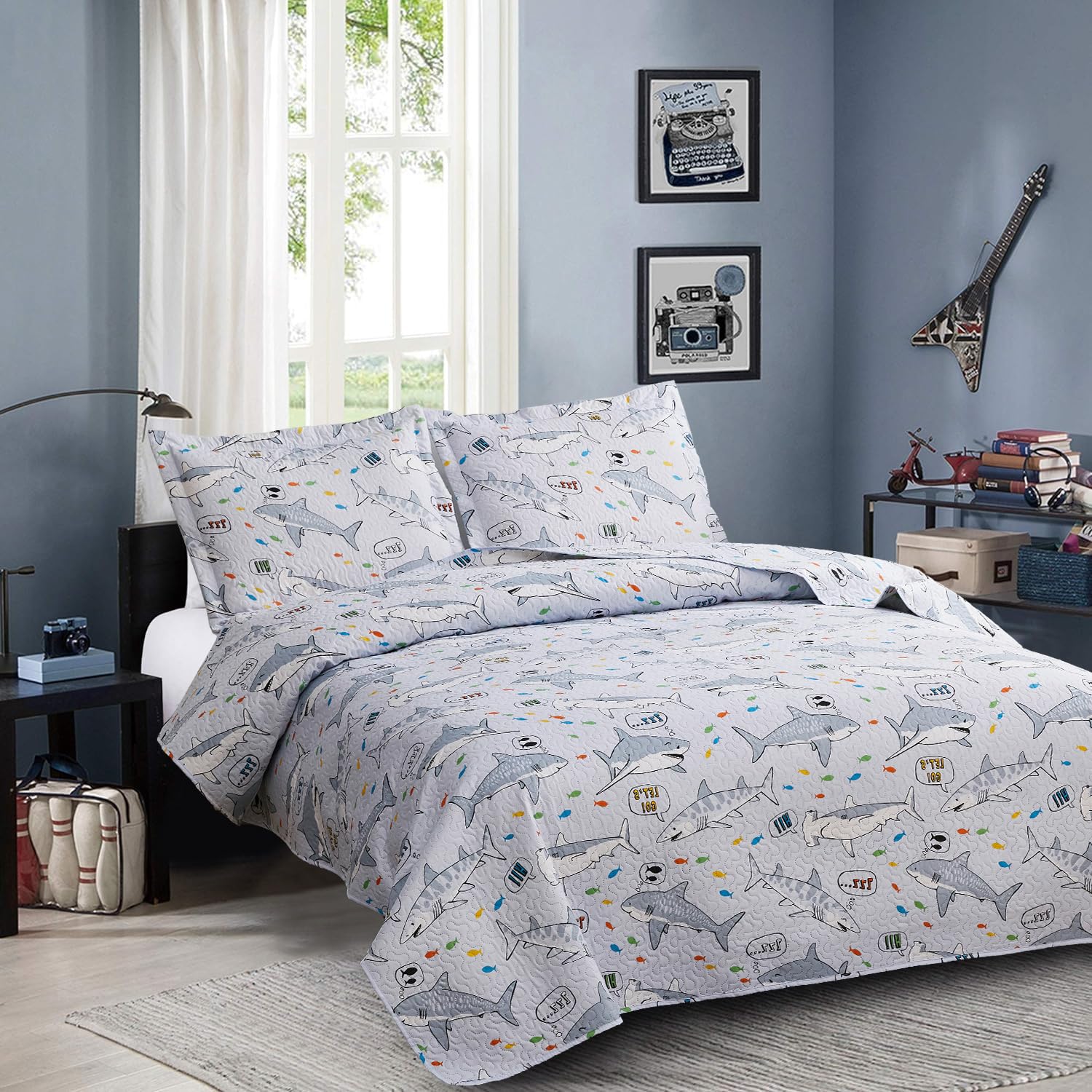 Beach Bedding Kids Twin Size Quilt Set Shark Quilt Bedding Summer Cool Lightweight Quilt Coastal Bedding Reversible Quilt Bedspread Ocean Quilt Grey Shark Animal Quilts Coverlet with Pillow Shams