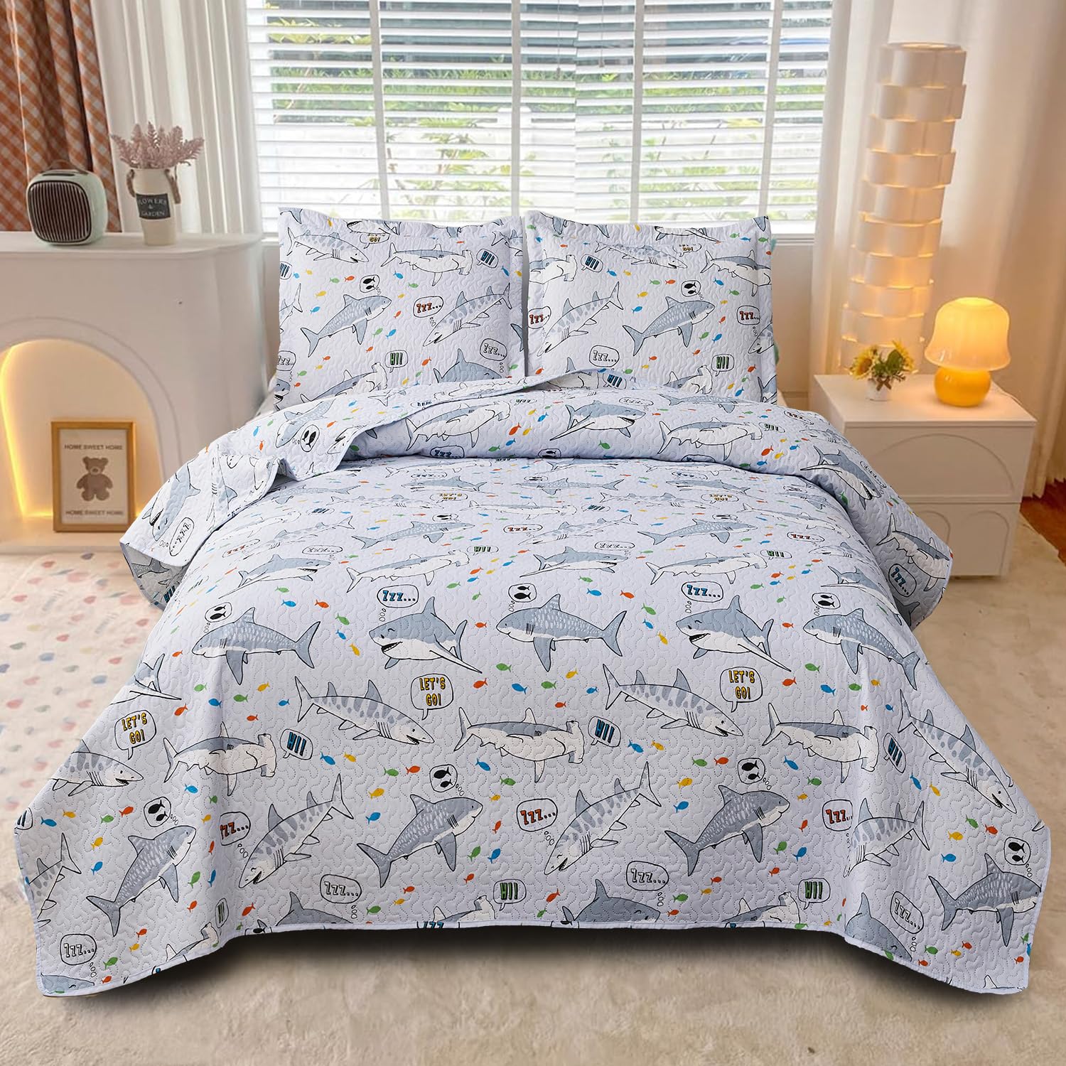 Beach Bedding Kids Twin Size Quilt Set Shark Quilt Bedding Summer Cool Lightweight Quilt Coastal Bedding Reversible Quilt Bedspread Ocean Quilt Grey Shark Animal Quilts Coverlet with Pillow Shams