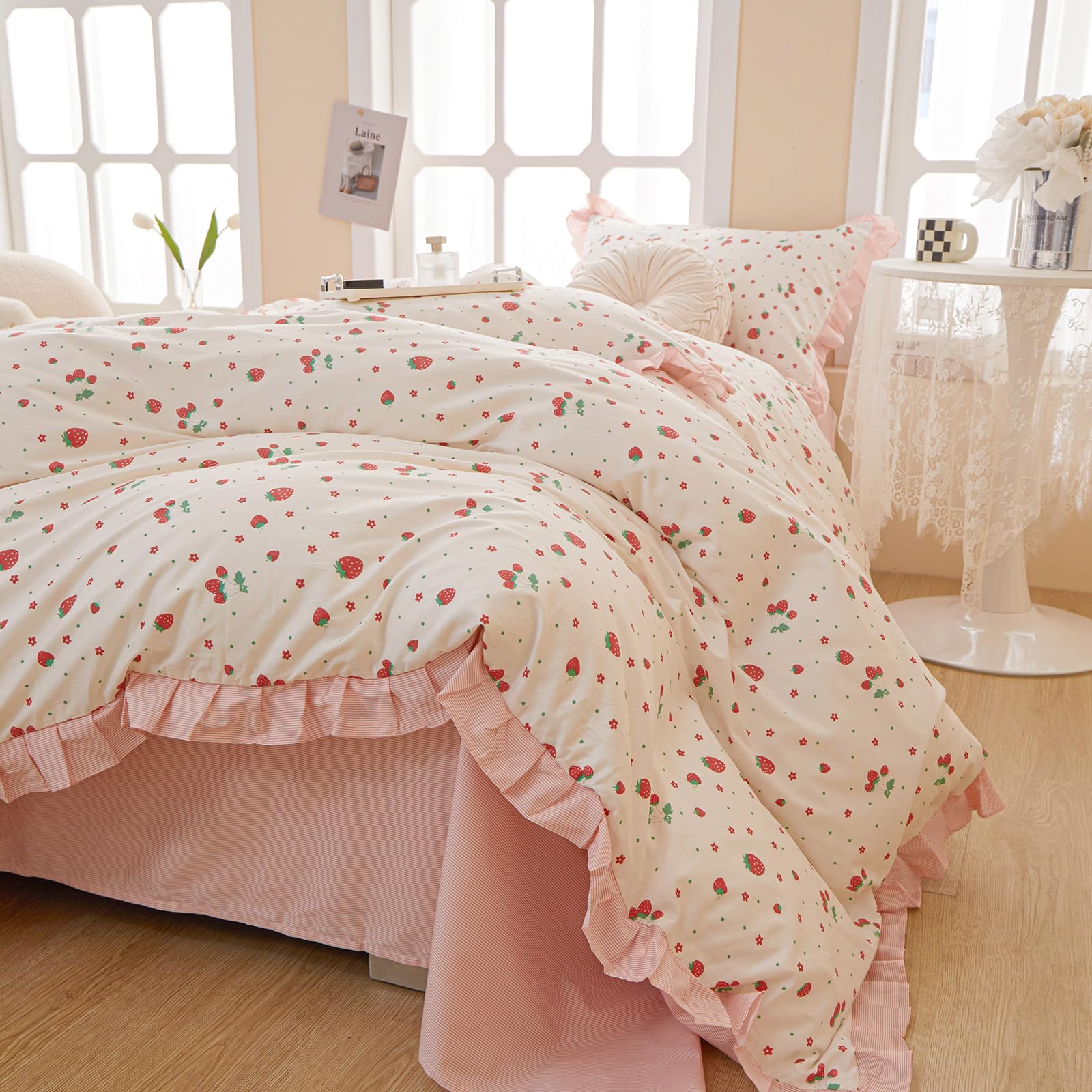 Kawaii Strawberry Comforter Set Twin XL Cute Ruffle Comforter with 2 Pillowcases Fluffy White Microfiber Kids Girls Bedding Comforter Strawberry Printed Ruffled Comforter Set for All Seasons Twin XL