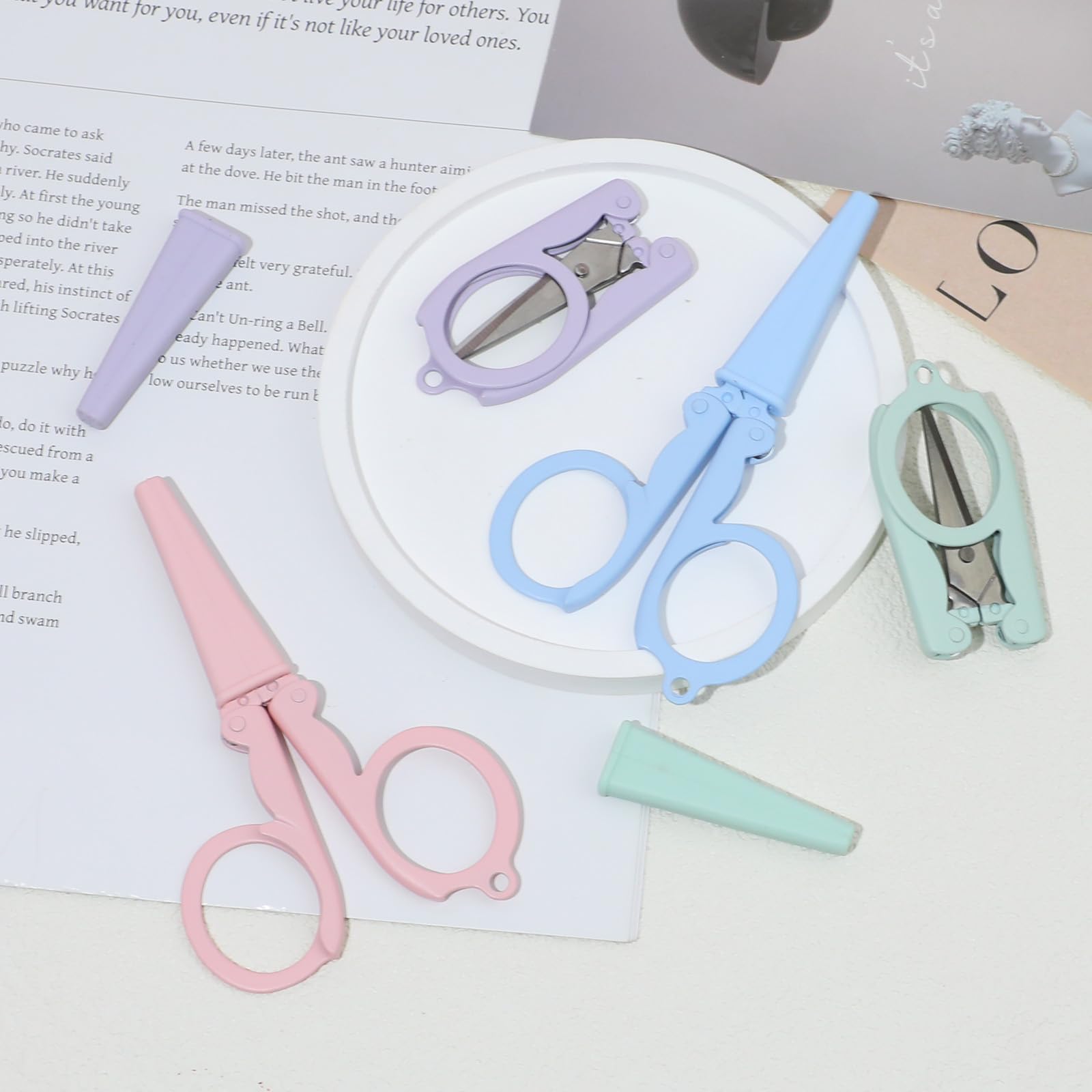 4Pcs Mini Folding Badge Reel Scissors Stainless Steel Scissors with Safety Cap Scissors Travel Scissors Mini Shear Tiny Cutter for Cutting Scrapbooking Crafting Sewing Home and Travel Use