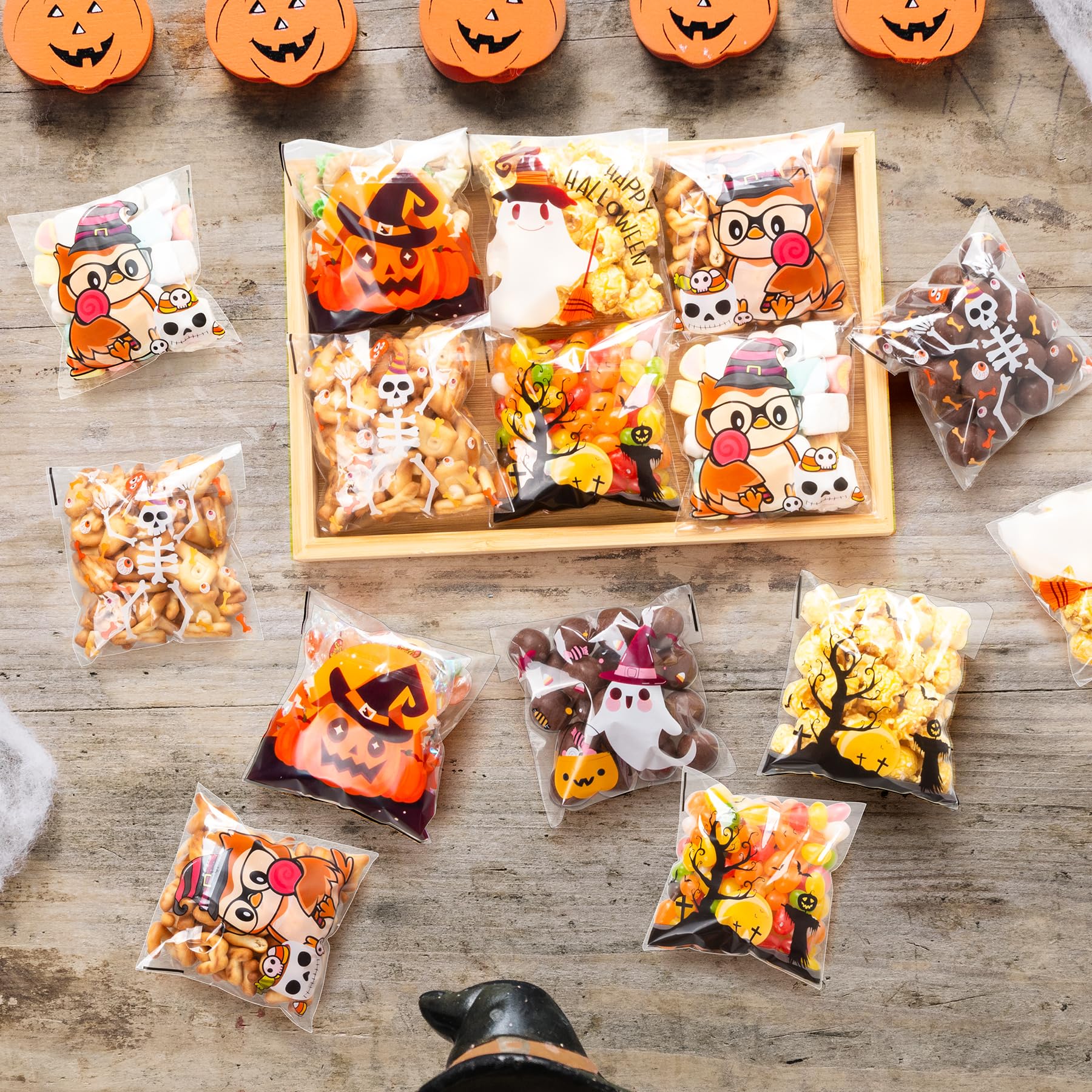 RICEDUO 200Pcs Halloween Candy Bags, Self-Adhesive Clear Cookie Treat Bags, Cellophane Plastic Gift Bags for Halloween Party Supplies, Homemade Crafts, and Snack Gift Packing (6 Styles)