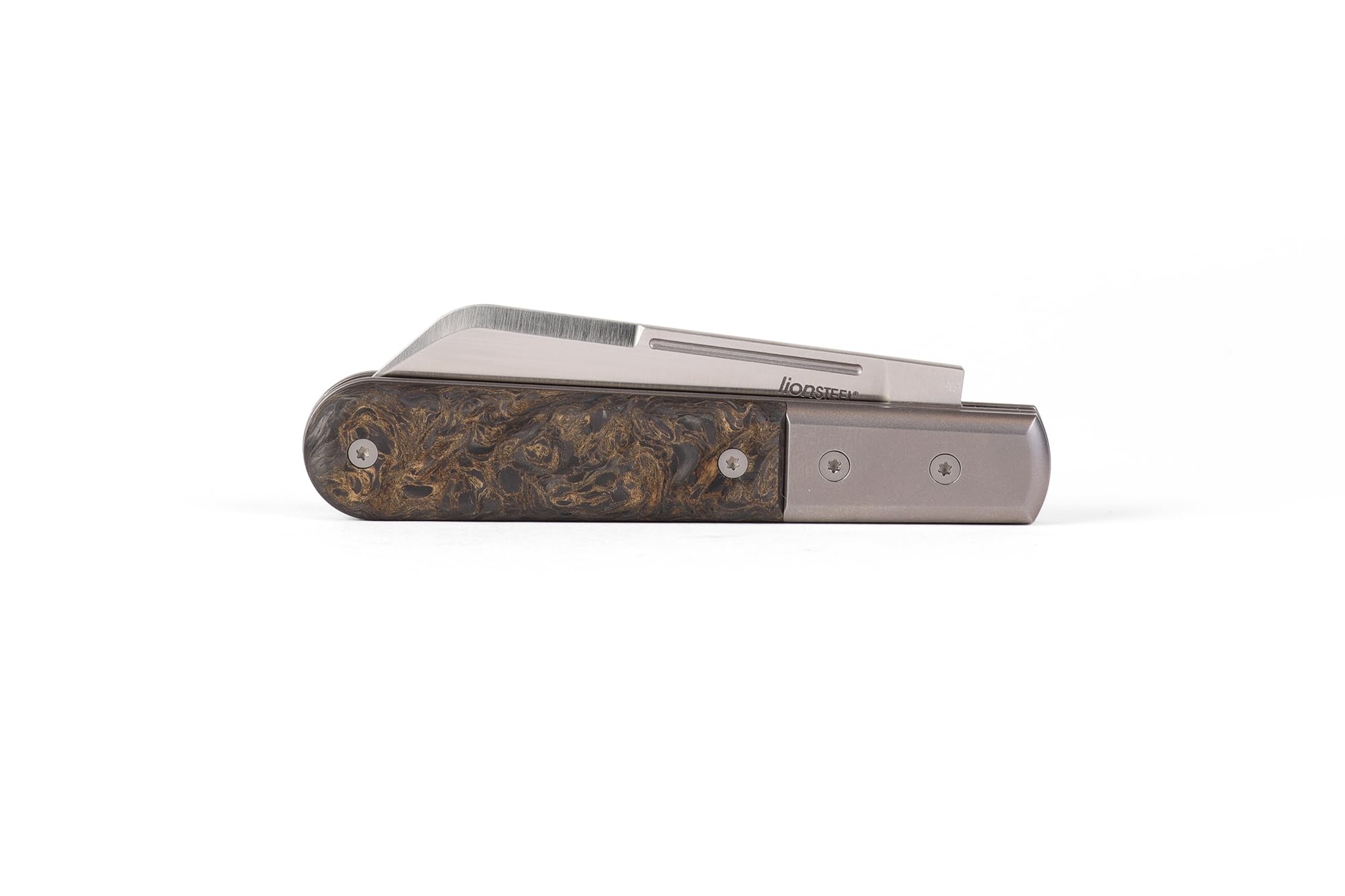 LionSTEEL Barlow Traditional Gentlemen’s Folding Pocket Knife, Collector Quality Folder for EDC, Titanium Bolsters, M390 Steel, Made in Italy (Sheepsfoot, Gold Carbon Fiber)