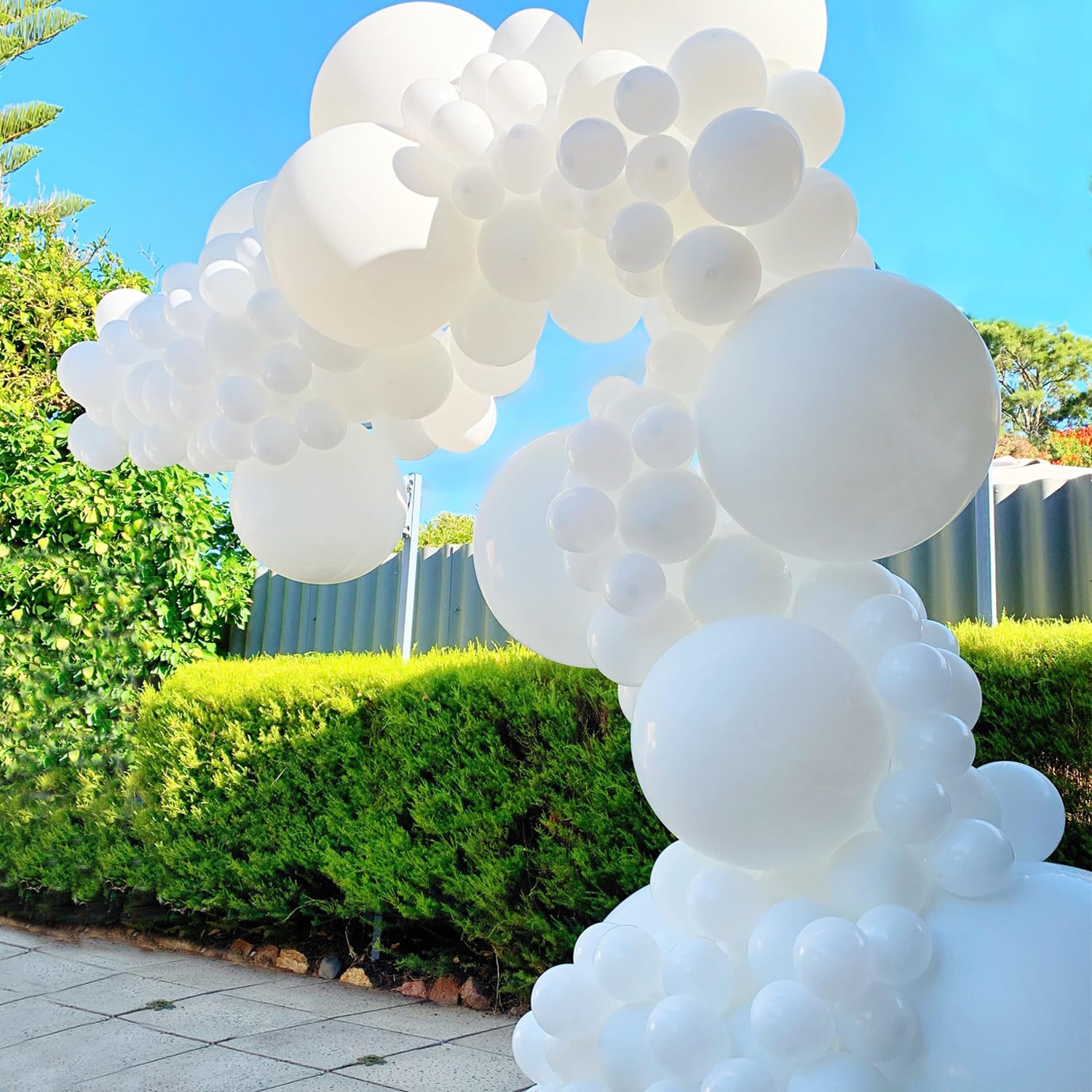 135pcs White Balloons Different Sizes 18" 12" 10" 5" Pearl White Latex Balloon Garland Arch Kit for Boys Girls Birthday Baby Shower Wedding Anniversary Graduation Party Decorations (03-White)