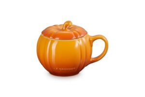 le creuset stoneware pumpkin mug with lid, 14 oz., persimmon