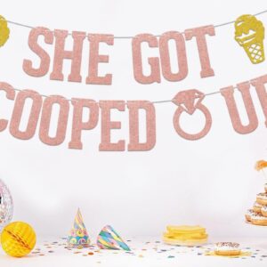 KEWUFD She Got Sco*ped Up Banner, Funny Bridal Shower Party Decoration for Women, Summer Theme Bachelorette/Bridal Shower/Engagement/Wedding Party Rose Gold Glitter