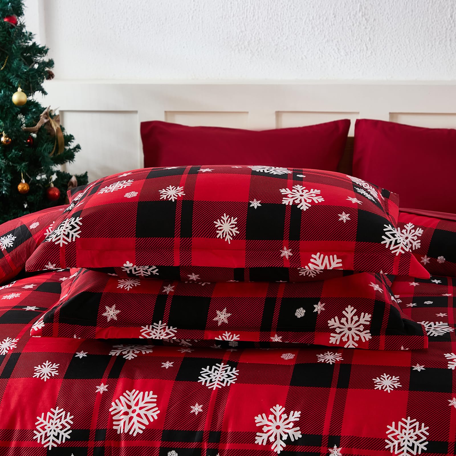 Christmas Comforter Set Queen Size 7 Piece Red plaid Snowflake Bedding Set Bed in a Bag Revesible Lightweight Microfiber Winter Down Alternative Bed Set with Pillowcases & Shams,Sheets for Girls Boys