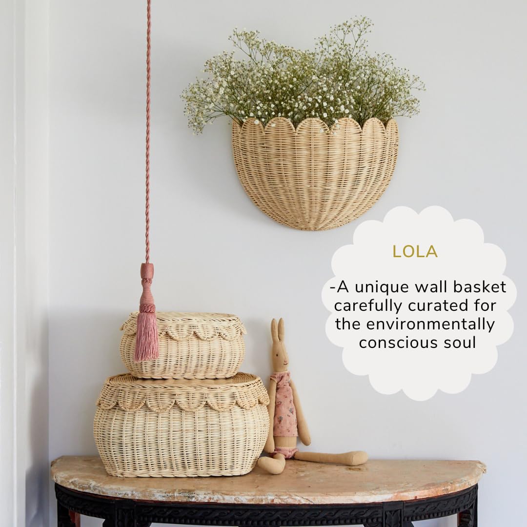 BEBE BASK Scalloped Wicker Wall Basket - Hand Woven Scalloped Basket – Scalloped Décor Wall Hanging Baskets – 16 x 10 x 7 In - Hanging Wall Basket