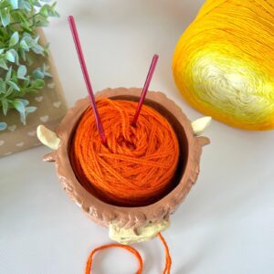 Weerihhol Crazy Cow Yarn Bowl Holder for Crocheting and Knitting, Hand Made Highland Cow Yarn Bowl,Animal Resin Crochet Accessories, Gifts for Mom & Knitting Lovers Yarn for Crocheting Bowl