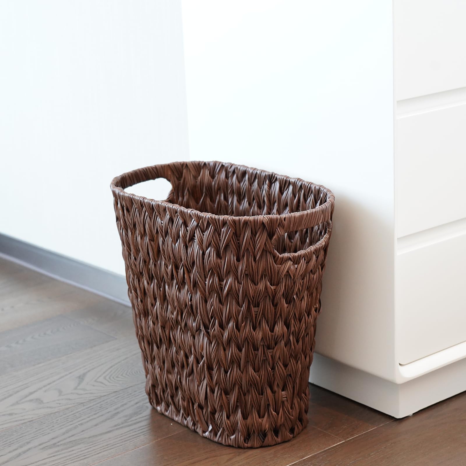 PINXIURY Wicker Trash Can,Watse Basket, Woven Bathroom Trash Can with Handles, Waste Paper Basket, Trash Cans for Bedroom,Decorative Boho Trash Can, 19 Liters/5 Gallons