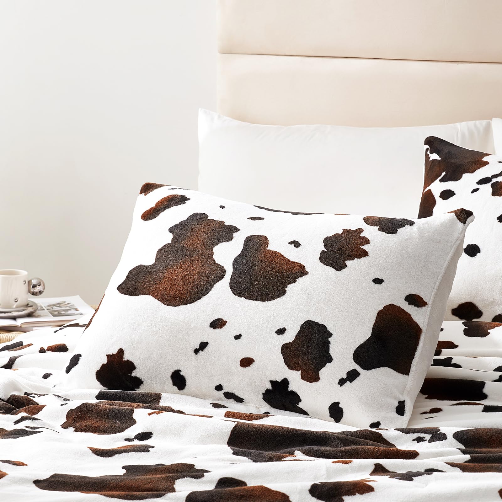 Cozy Bliss Fluffy Comforter Set Queen Size Cow Print, Farmhouse Sherpa Bed Set, Ultra Soft Thick Bedding Set for Winter, 3 Pieces, 1 Fuzzy Comforter & 2 Pillow Shams