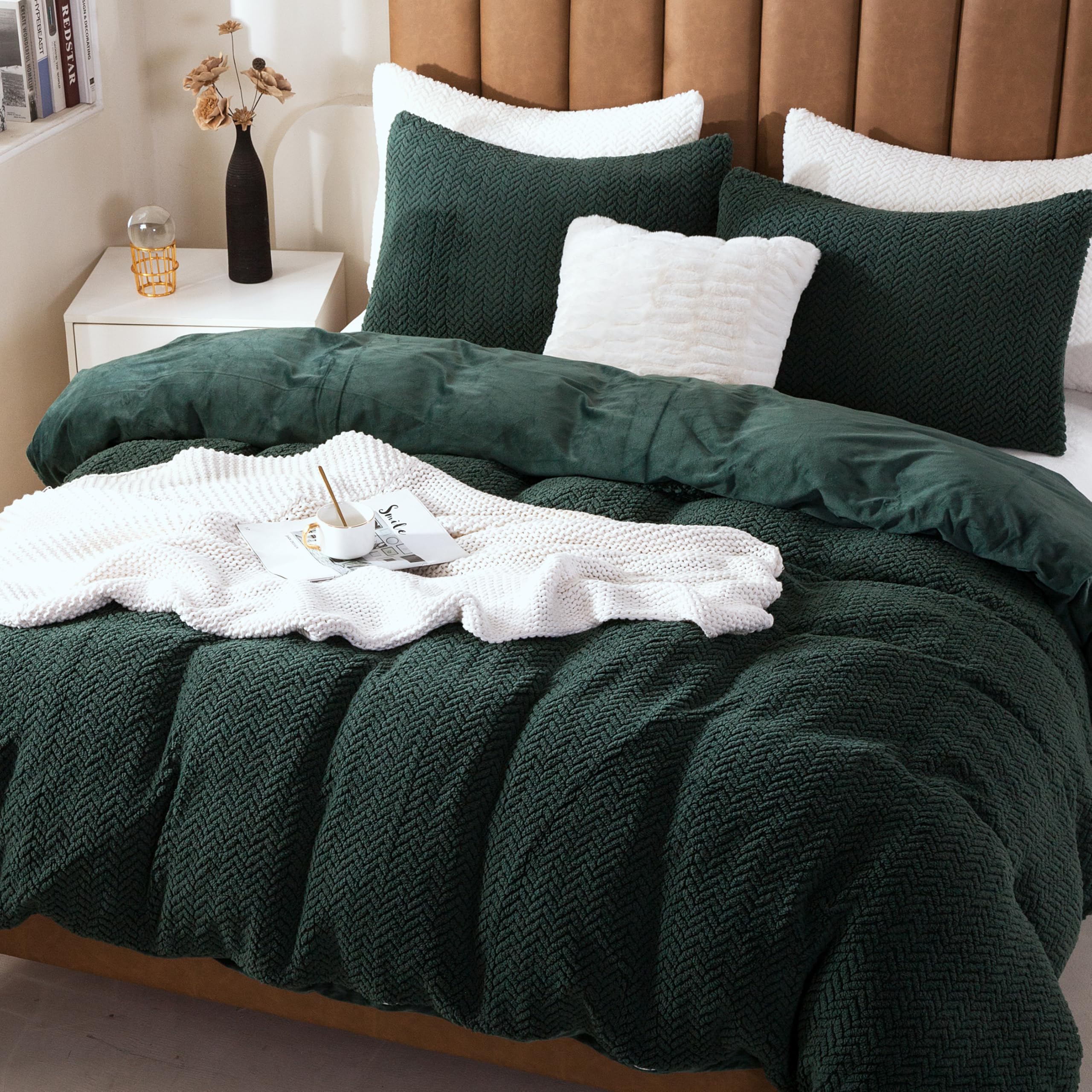 CLOUDS HUG Duvet Cover Queen - Herringbone Fleece Thick Warm Bedding, Fuzzy Soft Cozy Queen Duvet Cover for All Seasons, 3 Pieces Home Bedding Duvet Cover (Dark Green, Queen, 90x90)