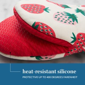 SUR LA TABLE Kitchen Essentials Quirky Strawberries Fruit Mini Oven Mitt 2-Pack Set, Heat Resistant, 100% Cotton, Flexible Non-Slip Silicone Grip, Pink/Green/Cream, 5.5"x8"