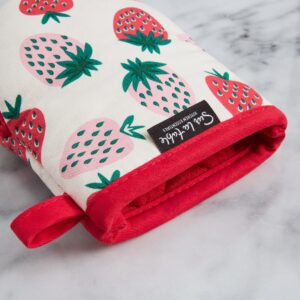 SUR LA TABLE Kitchen Essentials Quirky Strawberries Fruit Mini Oven Mitt 2-Pack Set, Heat Resistant, 100% Cotton, Flexible Non-Slip Silicone Grip, Pink/Green/Cream, 5.5"x8"