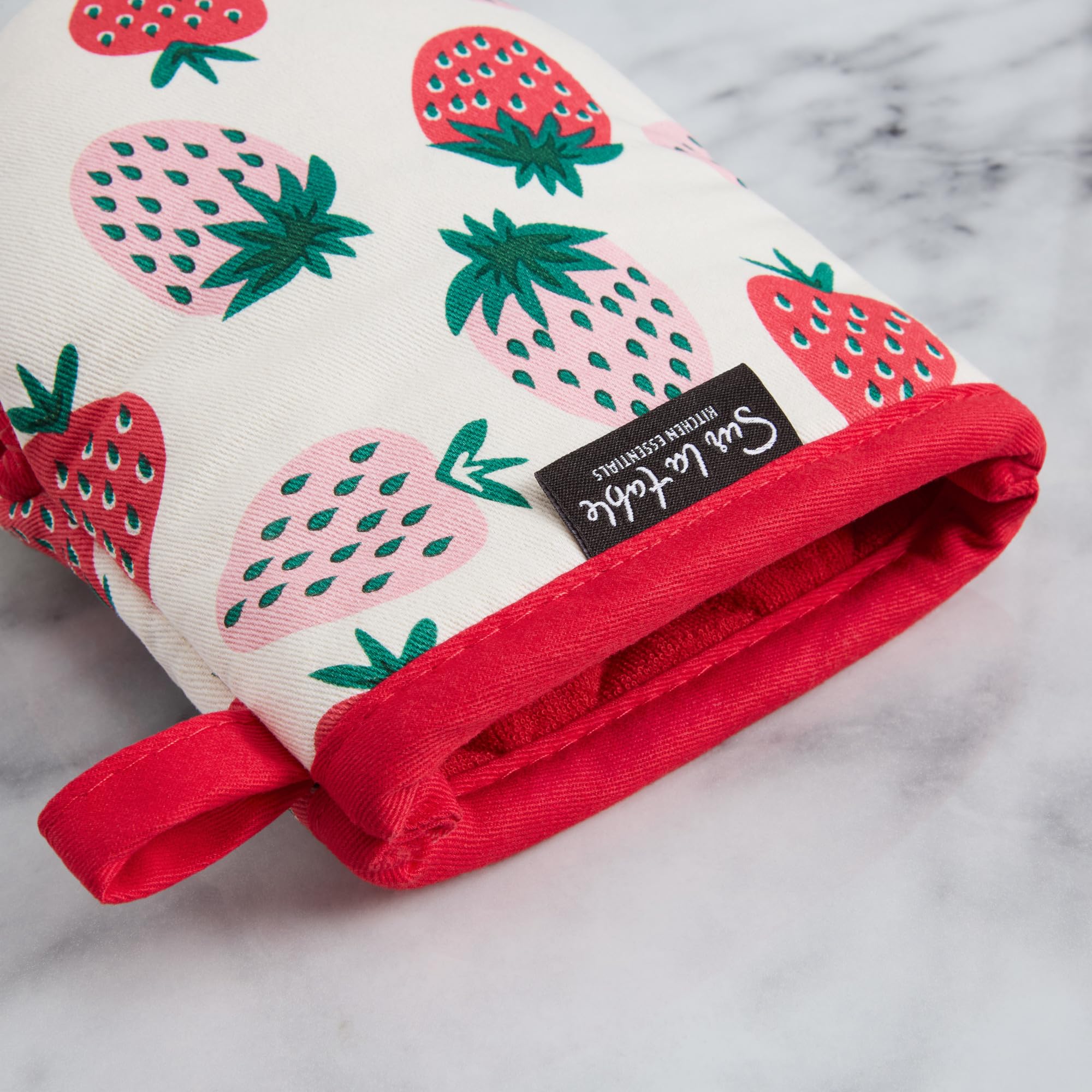 SUR LA TABLE Kitchen Essentials Quirky Strawberries Fruit Mini Oven Mitt 2-Pack Set, Heat Resistant, 100% Cotton, Flexible Non-Slip Silicone Grip, Pink/Green/Cream, 5.5"x8"