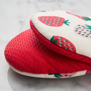 SUR LA TABLE Kitchen Essentials Quirky Strawberries Fruit Mini Oven Mitt 2-Pack Set, Heat Resistant, 100% Cotton, Flexible Non-Slip Silicone Grip, Pink/Green/Cream, 5.5"x8"