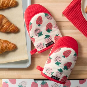 SUR LA TABLE Kitchen Essentials Quirky Strawberries Fruit Mini Oven Mitt 2-Pack Set, Heat Resistant, 100% Cotton, Flexible Non-Slip Silicone Grip, Pink/Green/Cream, 5.5"x8"