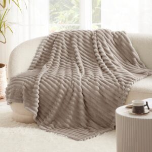 Bedsure Mocha Meringue Twin Blanket for Bed - Super Soft Cozy Blankets for Women, Cute Large Blanket for Girls, 66x90 Inches