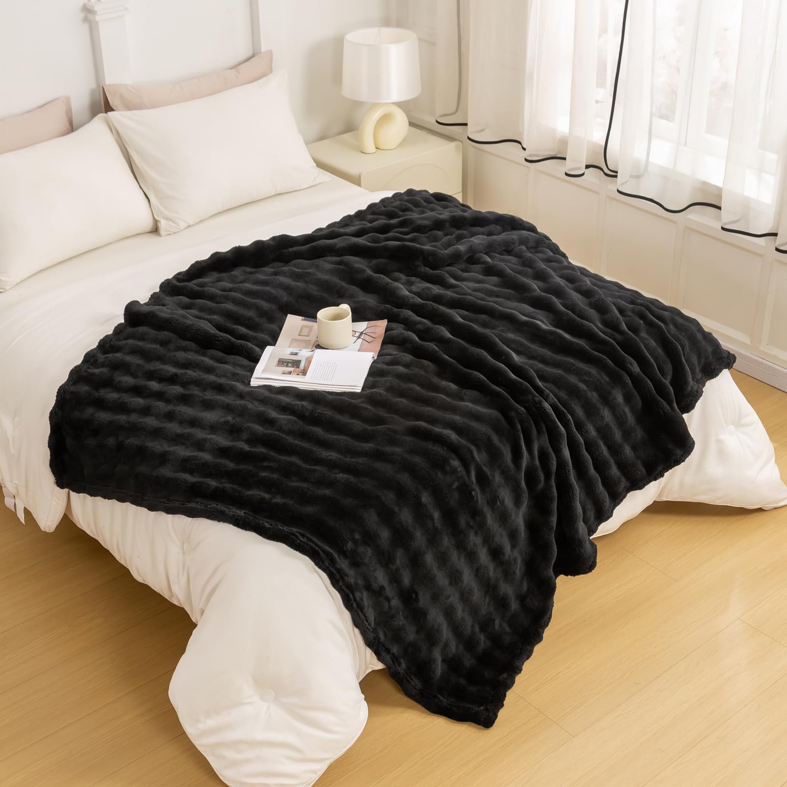 YUSOKI Faux Fur Twin Blanket with 3D Bubbles Super Soft Fuzzy Cozy Thick Blanket for Couch Chair Sofa Gift Home Décor(Black,60 * 80inches)