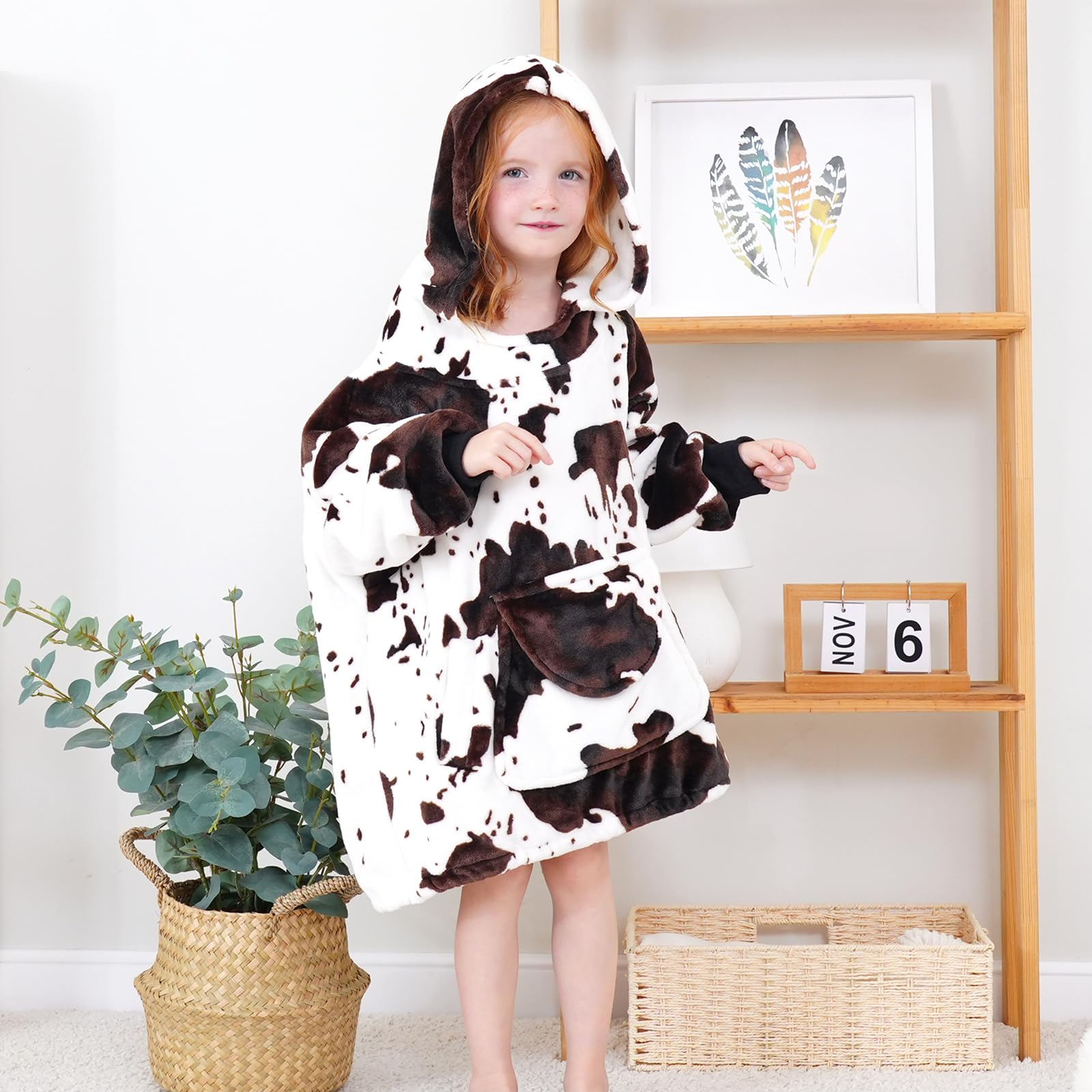 KIVEE Cute Wearable Blanket Hoodie Kids Toddlers Cow Print Sweatshirt Blanket with Giant Pocket Warm Cozy Cow Hooded Blanket 2-6 Year Old Girl Boy Birthday Cow Gifts