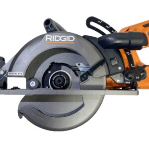 RIDGID 18V Brushless Cordless 7-1/4 in. Rear Handle Circular Saw Kit with MAX Output Battery and 18V Charger (Bulk Packaged), R8658