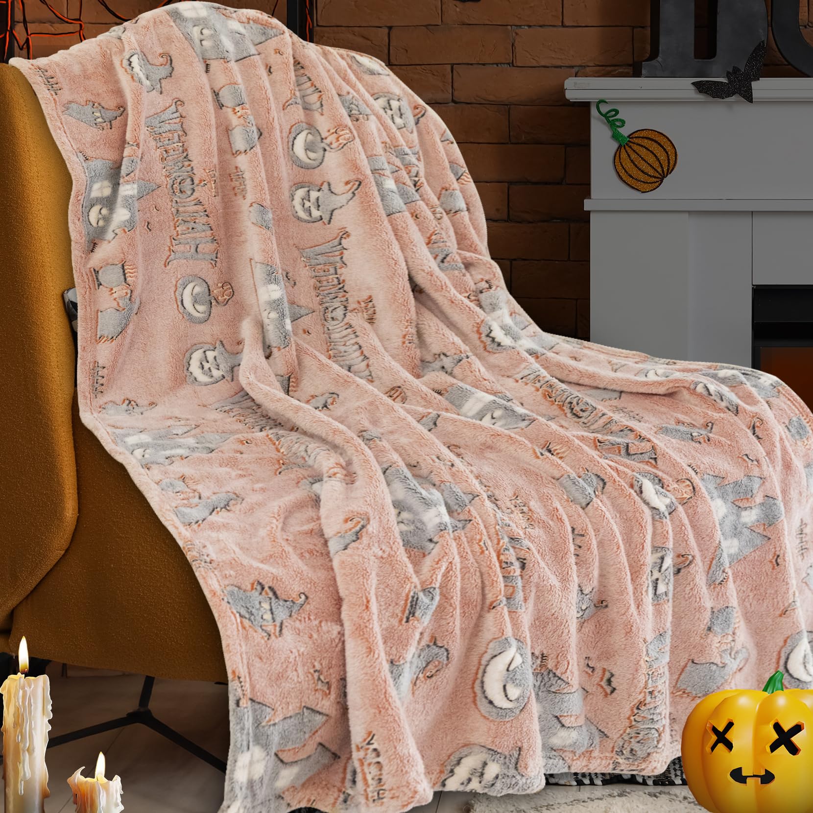 Halloween Blanket 50 x 60'' Pumpkin Plush Blanket- Soft Fleece Halloween Throw Blanket，Glow in The Dark Blanket for Kids & Home Decor (Orange)