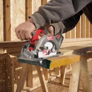 MILWAUKEE - M18 FUEL 18V Lithium-Ion Brushless Cordless 6-1/2 in. Circular Saw - 2833-20