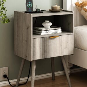 JOONEE Nightstand with Outlet,Modern Bedside Table with Storage Drawer and Open Wood Shelf, for Living Room, Bedroom and Small Spaces, Accent Night Stand with Solid Wood Legs, Easy Assembly,Grey Oak