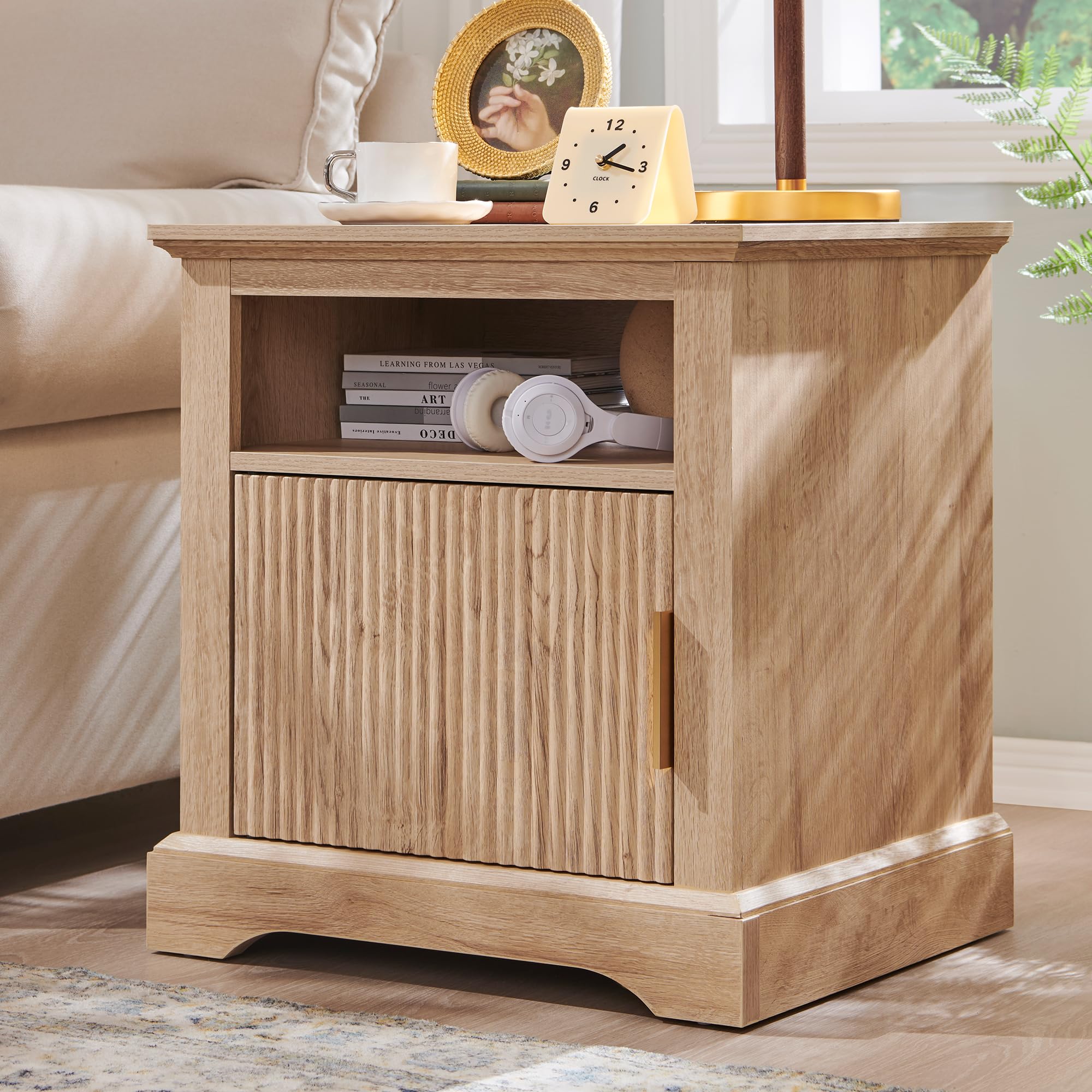 Aitjunz Fluted Nightstand with Charging Station, 22" Large Modern Side Table, Wood End Table w/Open Shelf & Spacious Tabletop, Bedside Table with Storage Space for Bedroom, Living Room (Natural)