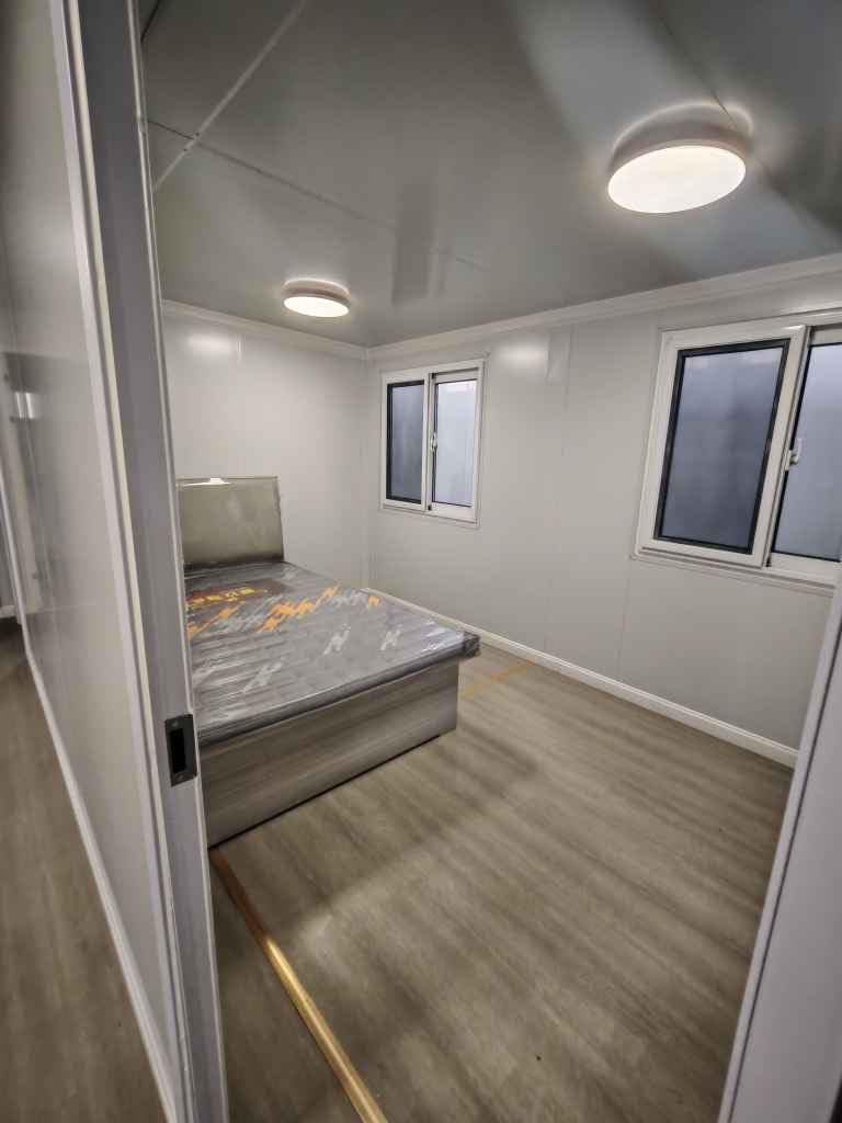 Elegant Prefabricated 30FT House with Spacious Living Area, 3 Bedroom,Fully Equipped Bathroom,Modern Kitchen and Steal Frame Construction- Ideal Mobile Home for Comfortable Living.