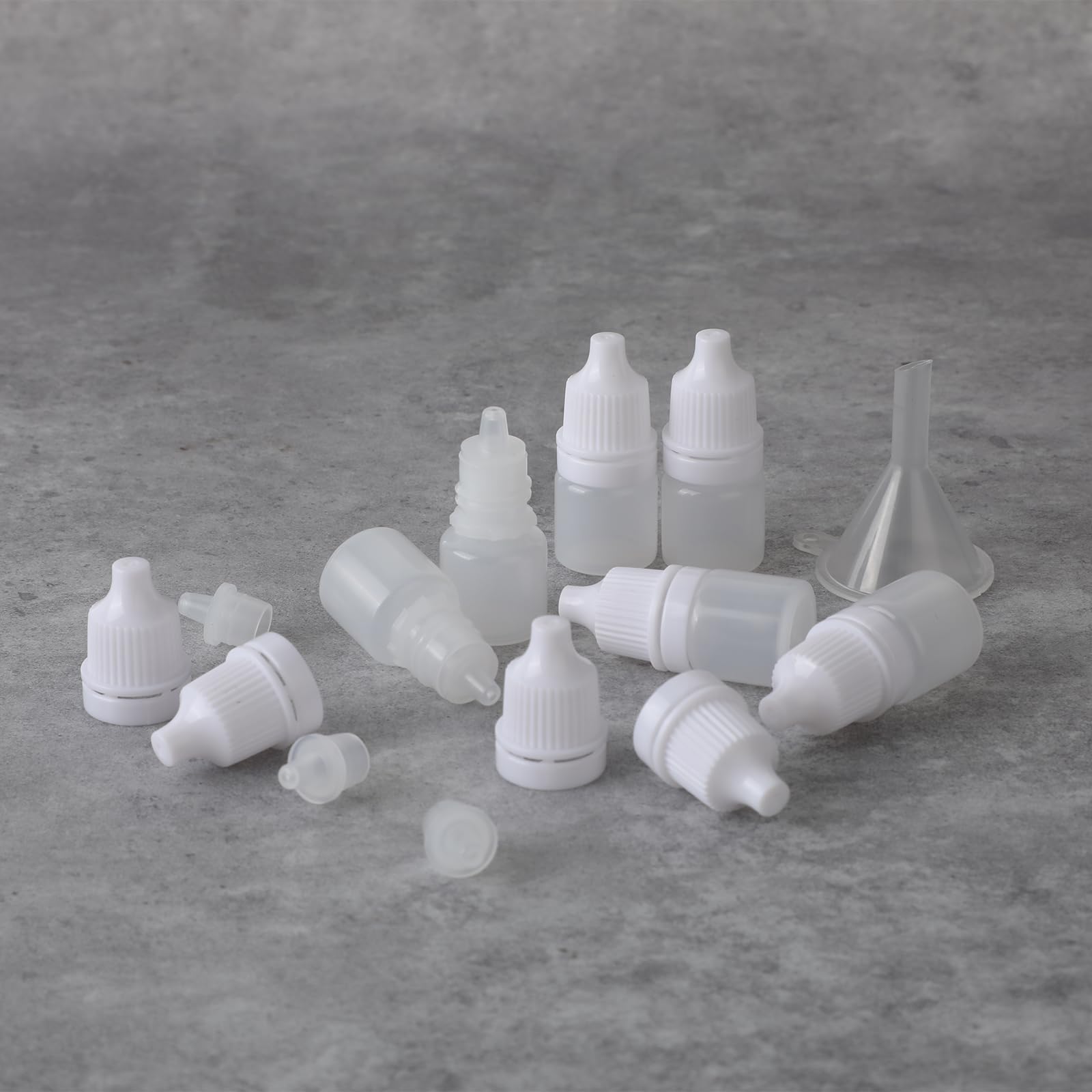 Styquenzer 12PCS 3ml Empty Plastic Dropper Bottles, Bulk Portable Dropper Mini Liquid Dropper Bottle with Screw Cap, Mini Dropper Bottles for Liquids Oils Essence Paint